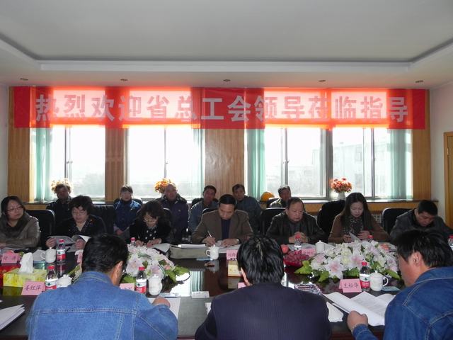 深入車間班組、“零距離”接觸職工、體驗(yàn)職工生活、傾聽職工心聲